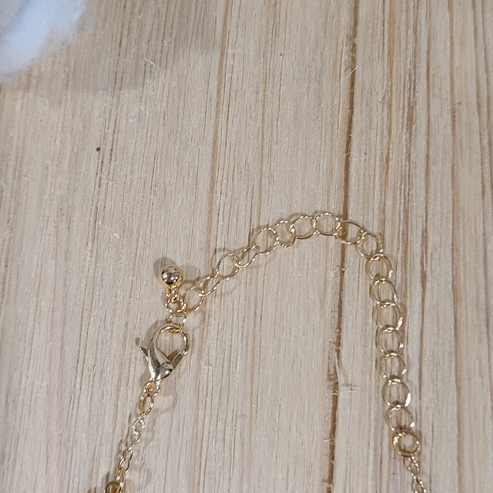 🍀🍀NEW🍀🍀BEAUTIFUL!! HOLLOW CLOVER Bracelet in GOLD Plating - Picture 14 of 15